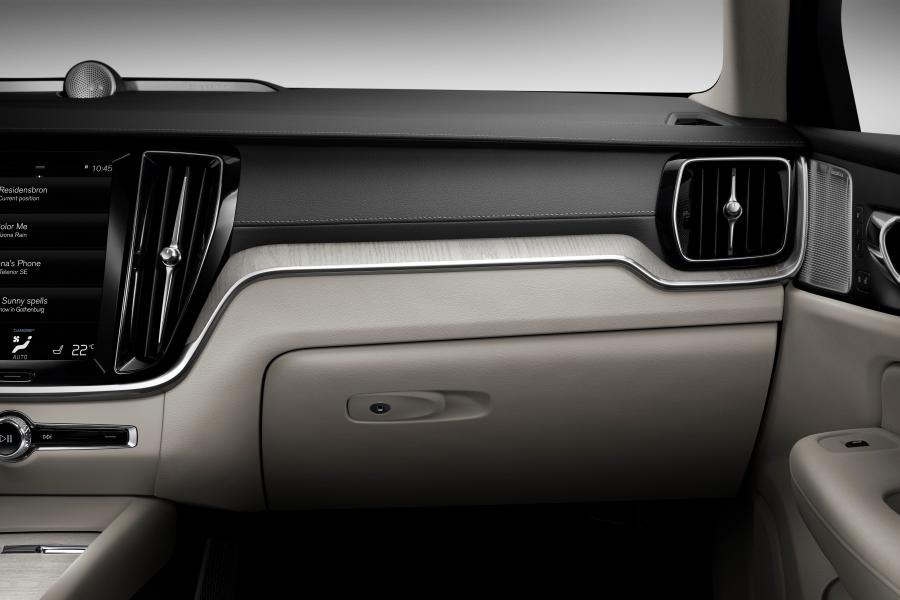 Детали интерьера Volvo S60 T6 Inscription 2018 года  (WW) (фото 59 из 65)